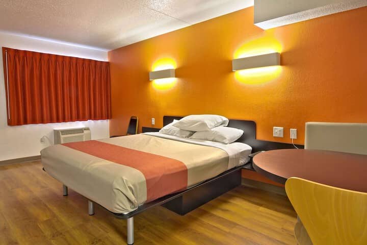 Room 5 of 27