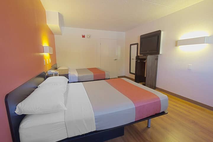 Room 8 of 27