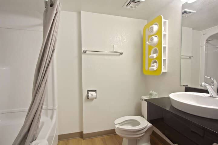 Room 17 of 27