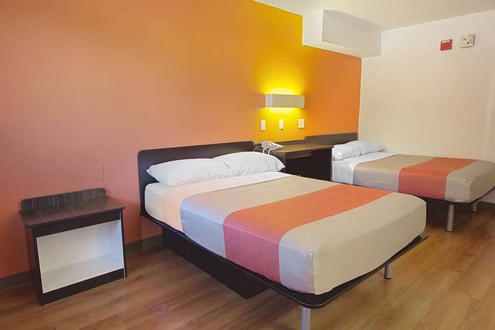 Room 7 of 27