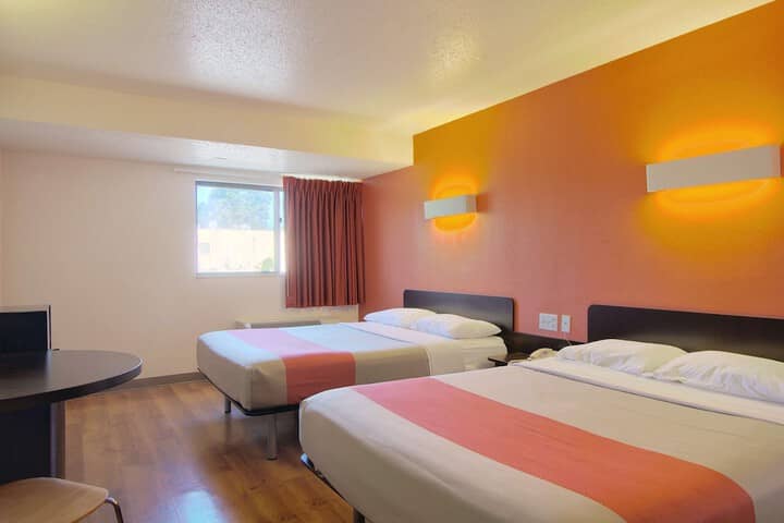 Room 10 of 27