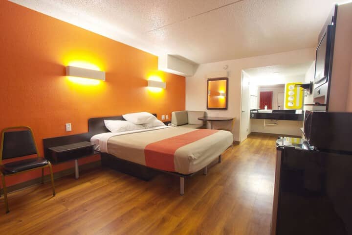 Room 6 of 27