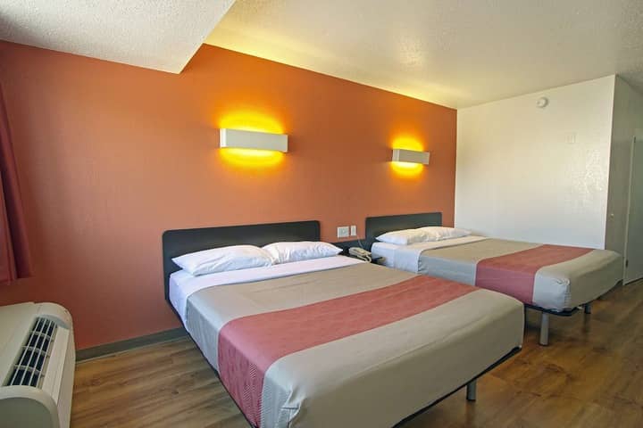 Room 9 of 27